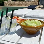 בית נופש Trulli Settarte Con Piscina אוסטוני