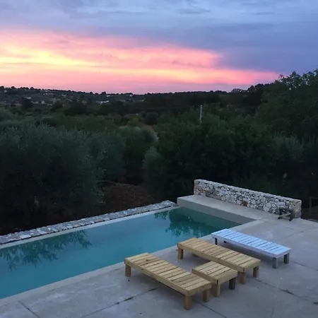 בית נופש Trulli Settarte Con Piscina *